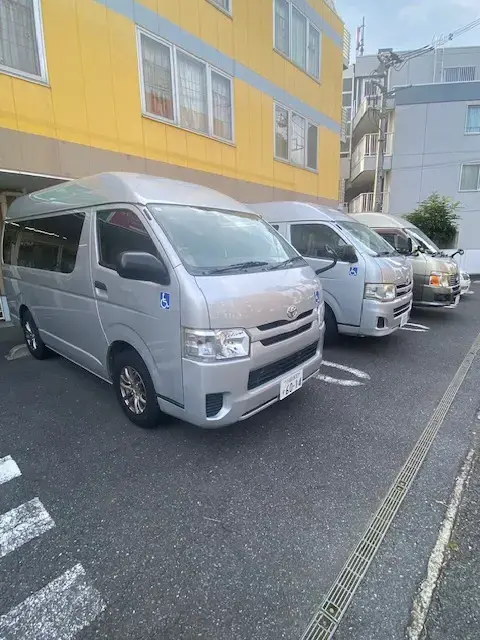 メディコケアセンターの送迎車両